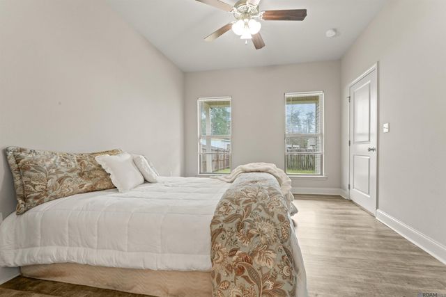 32490 Lake Pointe Blvd, Denham Springs, LA 70726