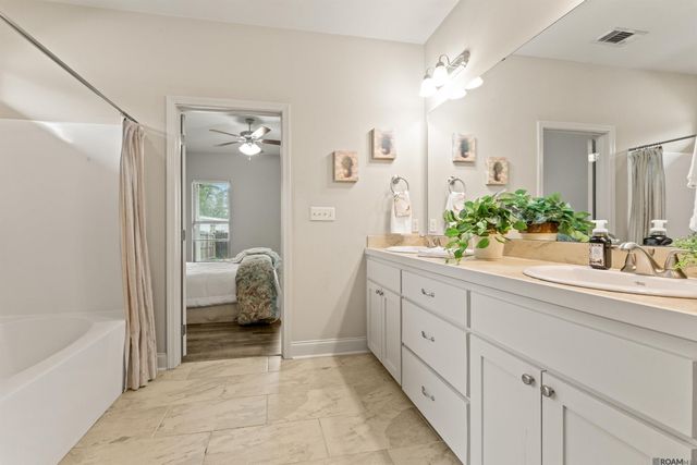 32490 Lake Pointe Blvd, Denham Springs, LA 70726