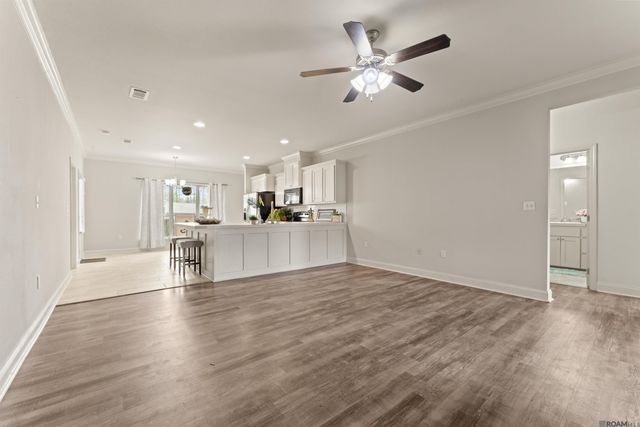 32490 Lake Pointe Blvd, Denham Springs, LA 70726