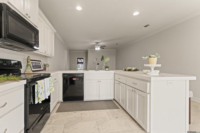 32490 Lake Pointe Blvd, Denham Springs, LA 70726