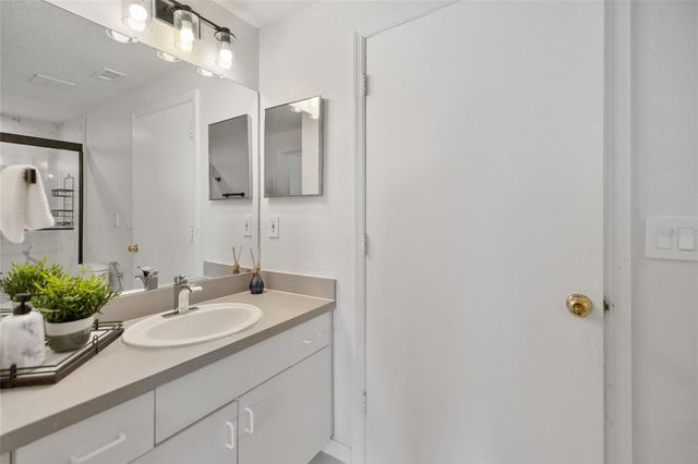 5554 METROWEST BOULEVARD 30, Orlando, FL 32811