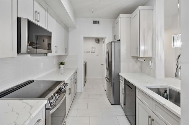 5554 METROWEST BOULEVARD 30, Orlando, FL 32811