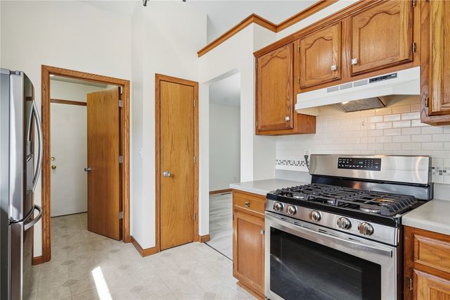 6805 Stone Terrace DR, Cedar Rapids, IA 52404