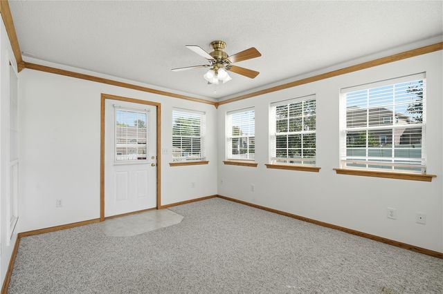 6805 Stone Terrace DR, Cedar Rapids, IA 52404
