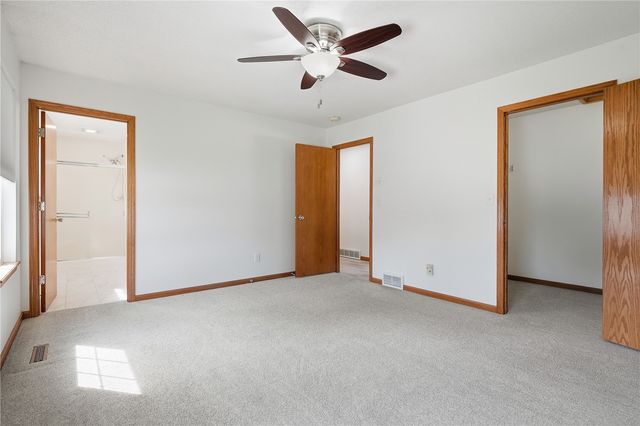 6805 Stone Terrace DR, Cedar Rapids, IA 52404