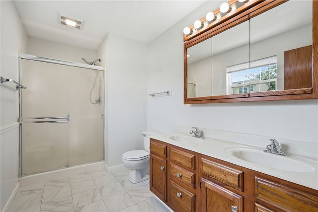 6805 Stone Terrace DR, Cedar Rapids, IA 52404