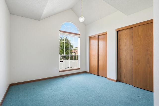 6805 Stone Terrace DR, Cedar Rapids, IA 52404