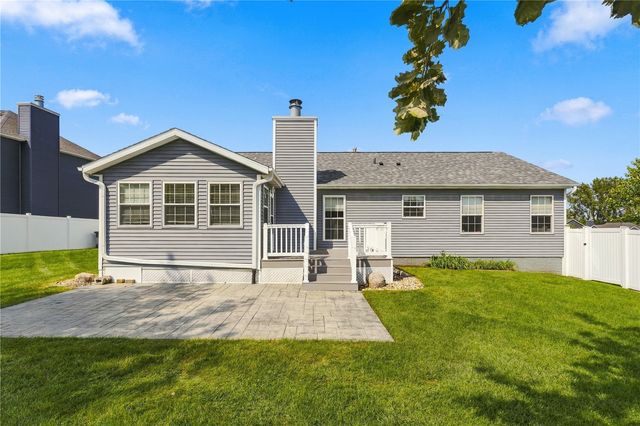 6805 Stone Terrace DR, Cedar Rapids, IA 52404
