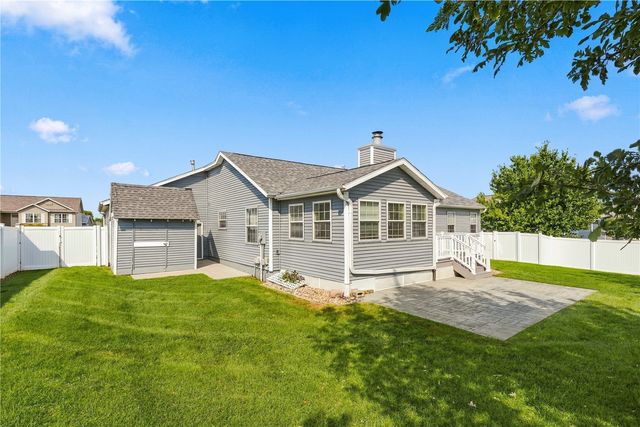 6805 Stone Terrace DR, Cedar Rapids, IA 52404