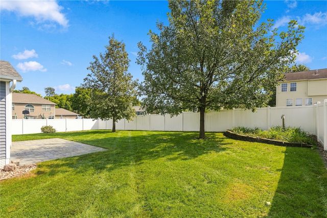 6805 Stone Terrace DR, Cedar Rapids, IA 52404
