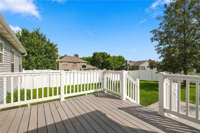6805 Stone Terrace DR, Cedar Rapids, IA 52404