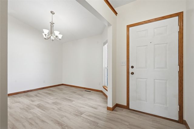 6805 Stone Terrace DR, Cedar Rapids, IA 52404