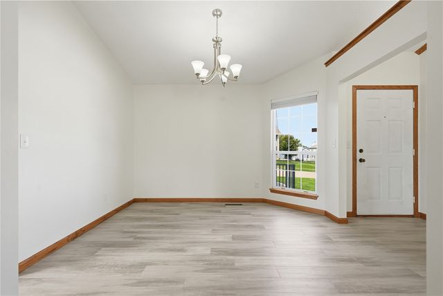 6805 Stone Terrace DR, Cedar Rapids, IA 52404