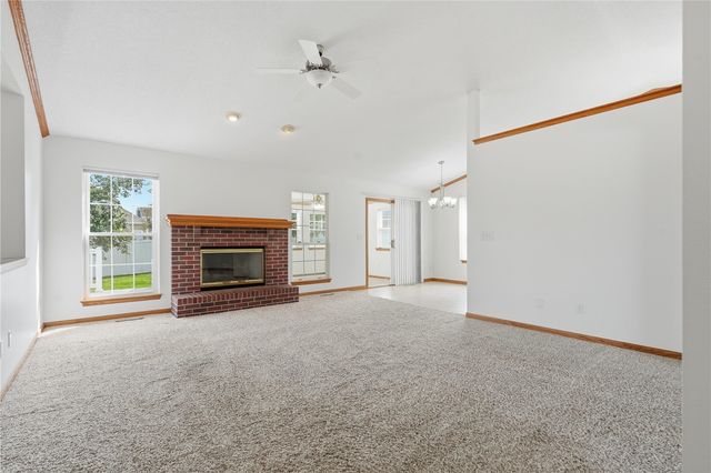 6805 Stone Terrace DR, Cedar Rapids, IA 52404