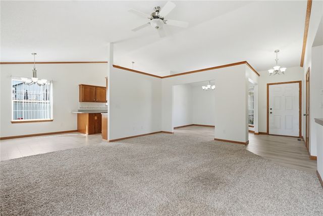 6805 Stone Terrace DR, Cedar Rapids, IA 52404