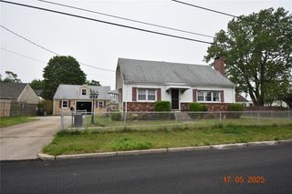 90 County Street, Pawtucket, RI 02861