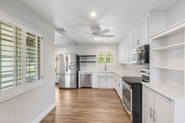 808 E CAVALIER Drive, Phoenix, AZ 85014