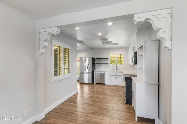 808 E CAVALIER Drive, Phoenix, AZ 85014