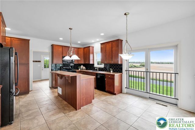 2575 Huckleberry Road, Allentown City, PA 18104