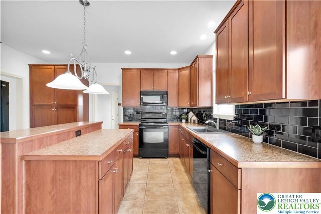 2575 Huckleberry Road, Allentown City, PA 18104
