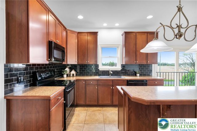 2575 Huckleberry Road, Allentown City, PA 18104