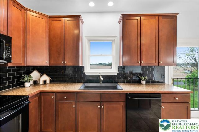 2575 Huckleberry Road, Allentown City, PA 18104