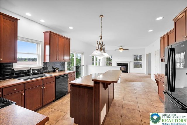 2575 Huckleberry Road, Allentown City, PA 18104