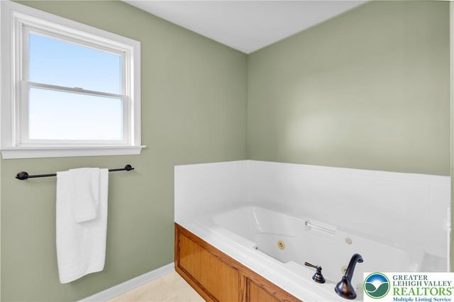 2575 Huckleberry Road, Allentown City, PA 18104