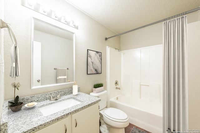 122 Roundtree Ln Apt 5, San Antonio, TX 78233