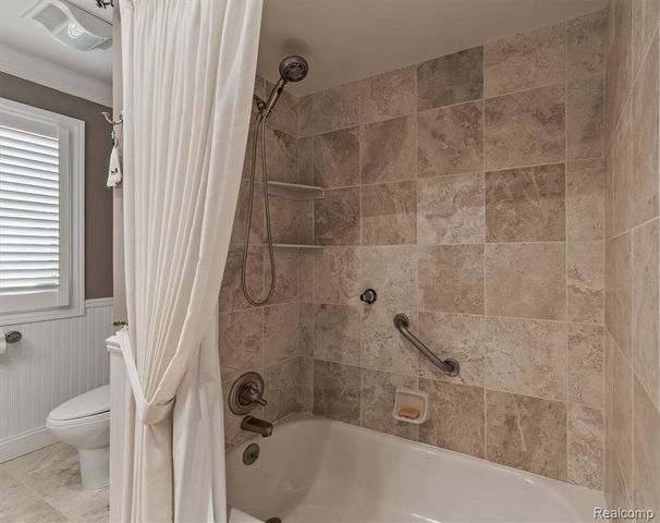 1662 Sumac Drive, Rochester Hills, MI 48309