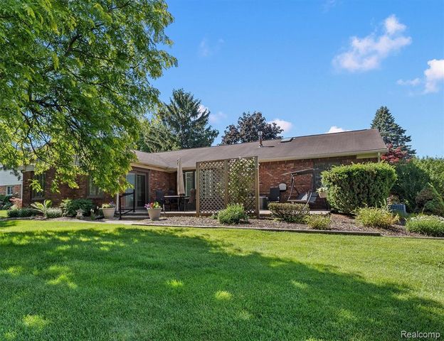1662 Sumac Drive, Rochester Hills, MI 48309