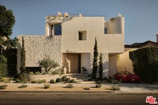 8164 Waring Avenue, Los Angeles, CA 90046
