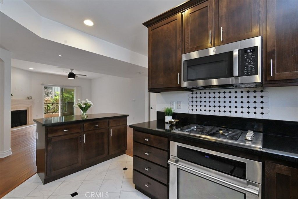 4424 Whitsett Avenue 107, Studio City, CA 91604 — exterior
