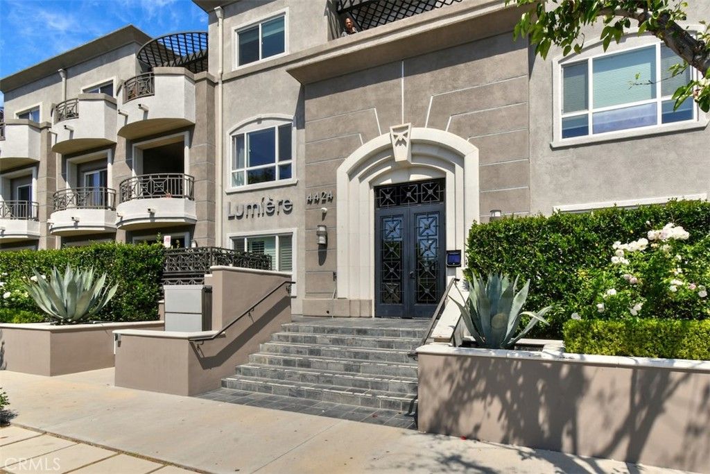 4424 Whitsett Avenue 107, Studio City, CA 91604 — photo 2
