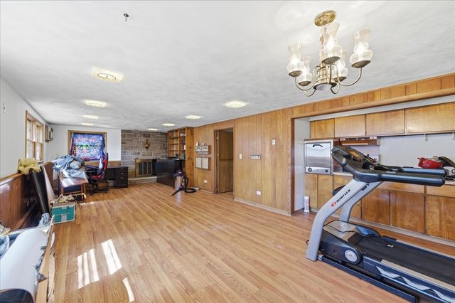 616 Seneca Drive, Aurora, IL 60506