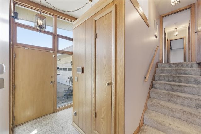 616 Seneca Drive, Aurora, IL 60506