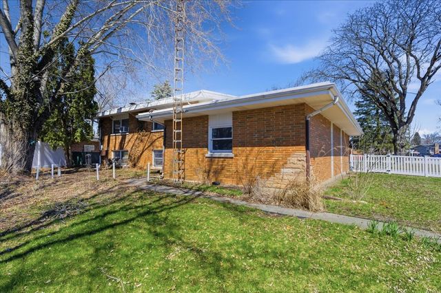 616 Seneca Drive, Aurora, IL 60506