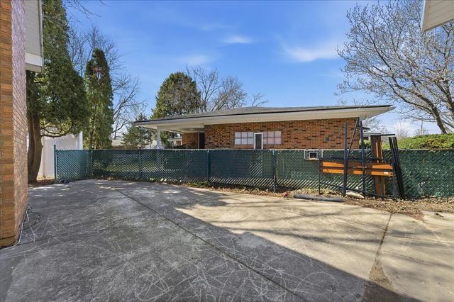 616 Seneca Drive, Aurora, IL 60506