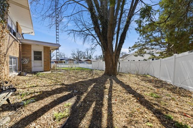 616 Seneca Drive, Aurora, IL 60506