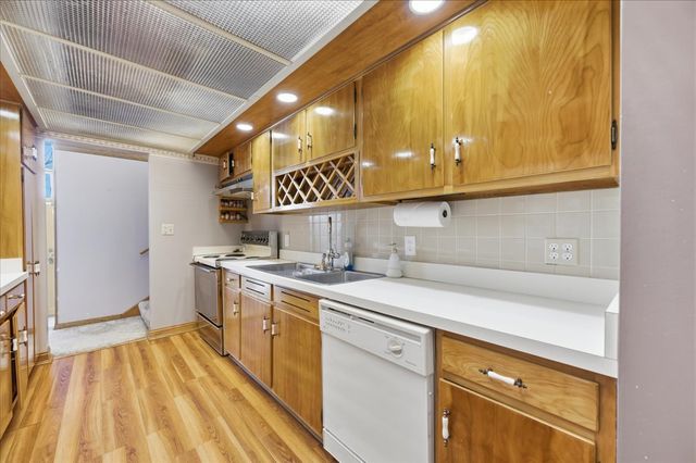 616 Seneca Drive, Aurora, IL 60506