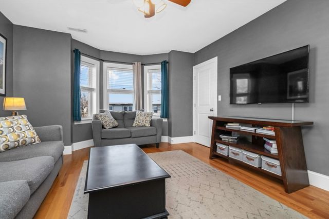 87 Ash St 2-2, Waltham, MA 02453