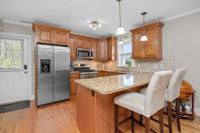 87 Ash St 2-2, Waltham, MA 02453