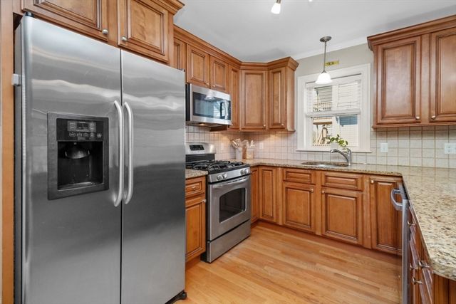 87 Ash St 2-2, Waltham, MA 02453