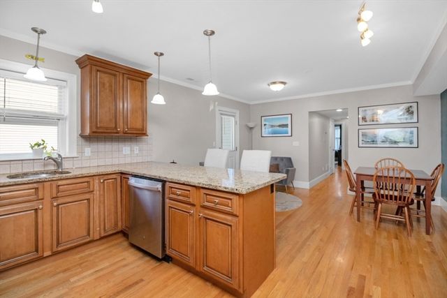 87 Ash St 2-2, Waltham, MA 02453