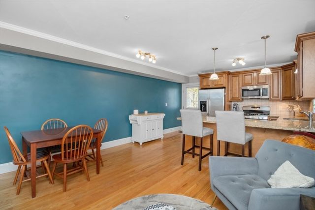 87 Ash St 2-2, Waltham, MA 02453