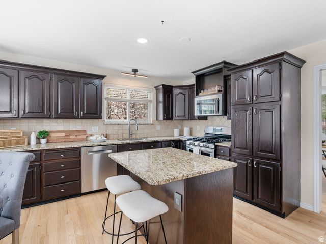 11051 S LONGDALE CIR, Sandy, UT 84092
