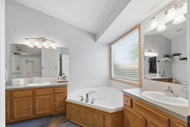 2711 N Parkdale, Wichita, KS 67205