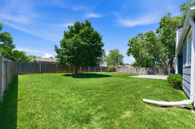 2711 N Parkdale, Wichita, KS 67205