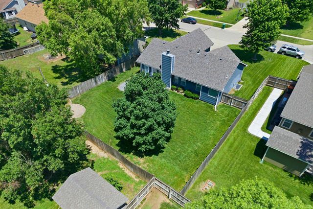 2711 N Parkdale, Wichita, KS 67205