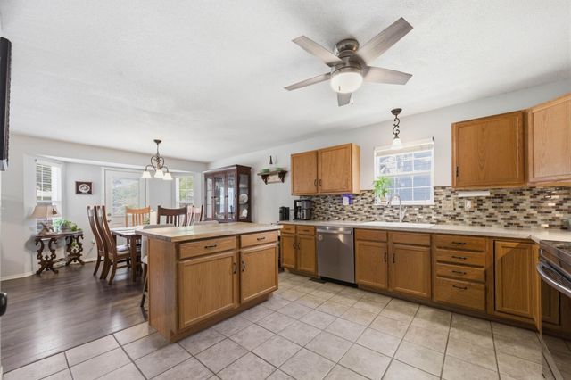 2711 N Parkdale, Wichita, KS 67205